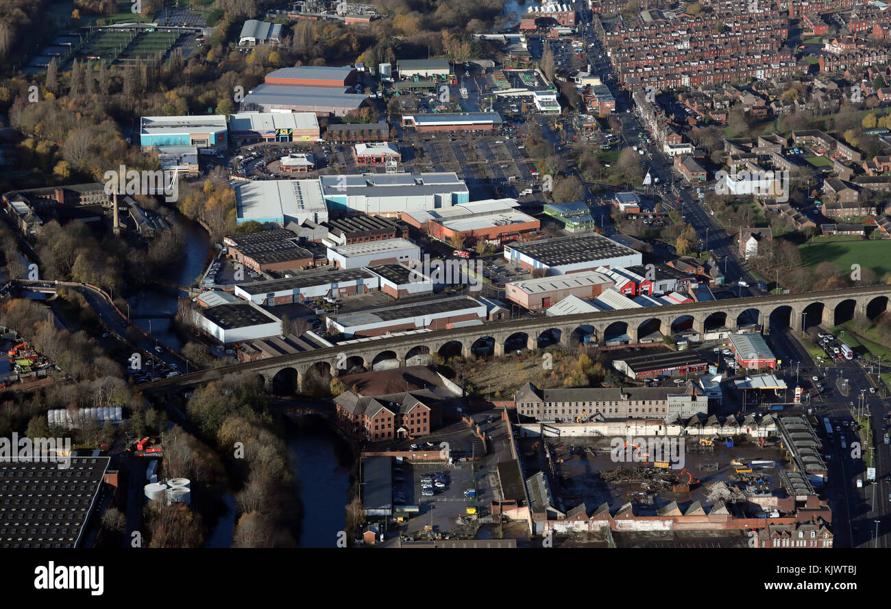 Luftaufnahme von Kirkstall Road railway Viaduct, Leeds, Großbritannien Stockfoto