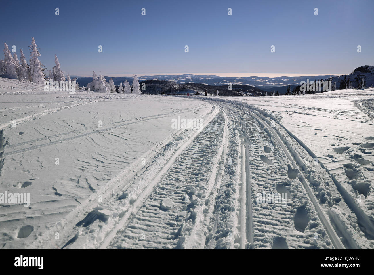 Großer Arber, Bayerisch Eisenstein, Deutschland. Winter schneebedeckten Gipfel des Mt. Großer Arber im Bayerischen Wald (Deutschland). Stockfoto