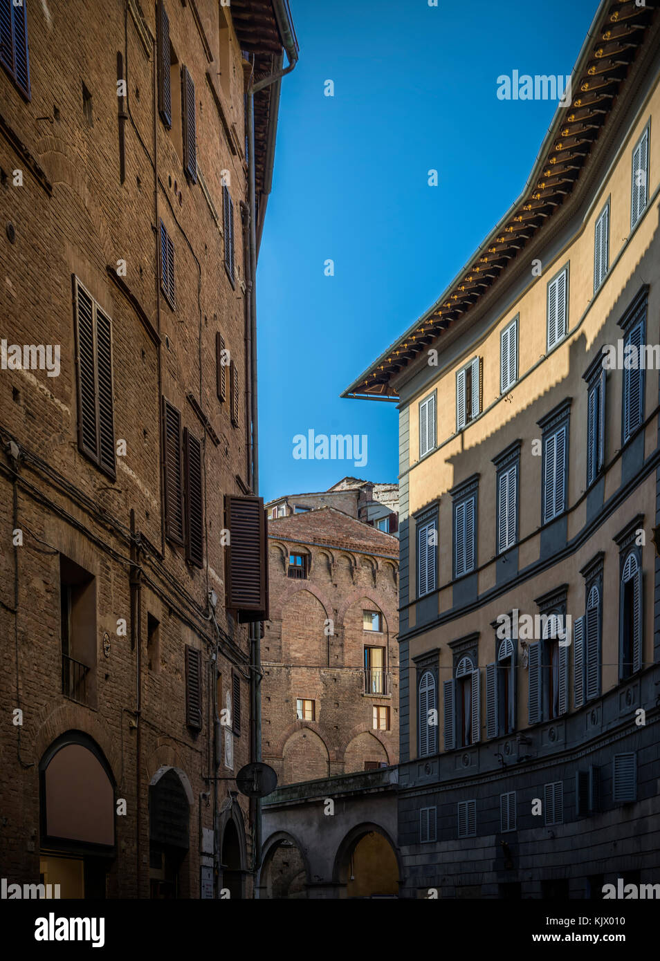 Gasse in Siena itali, Toscana Tag Zeit mit klaren blauen Himmel Stockfoto