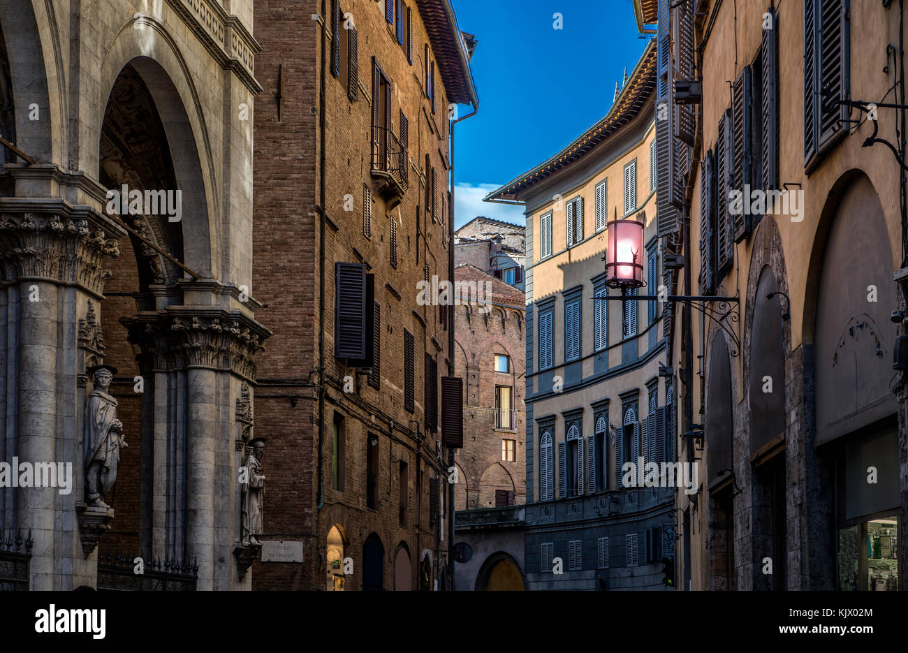 Straße mit typischen italienischen Arhitektur in Siena itali, Tag Zeit Stockfoto