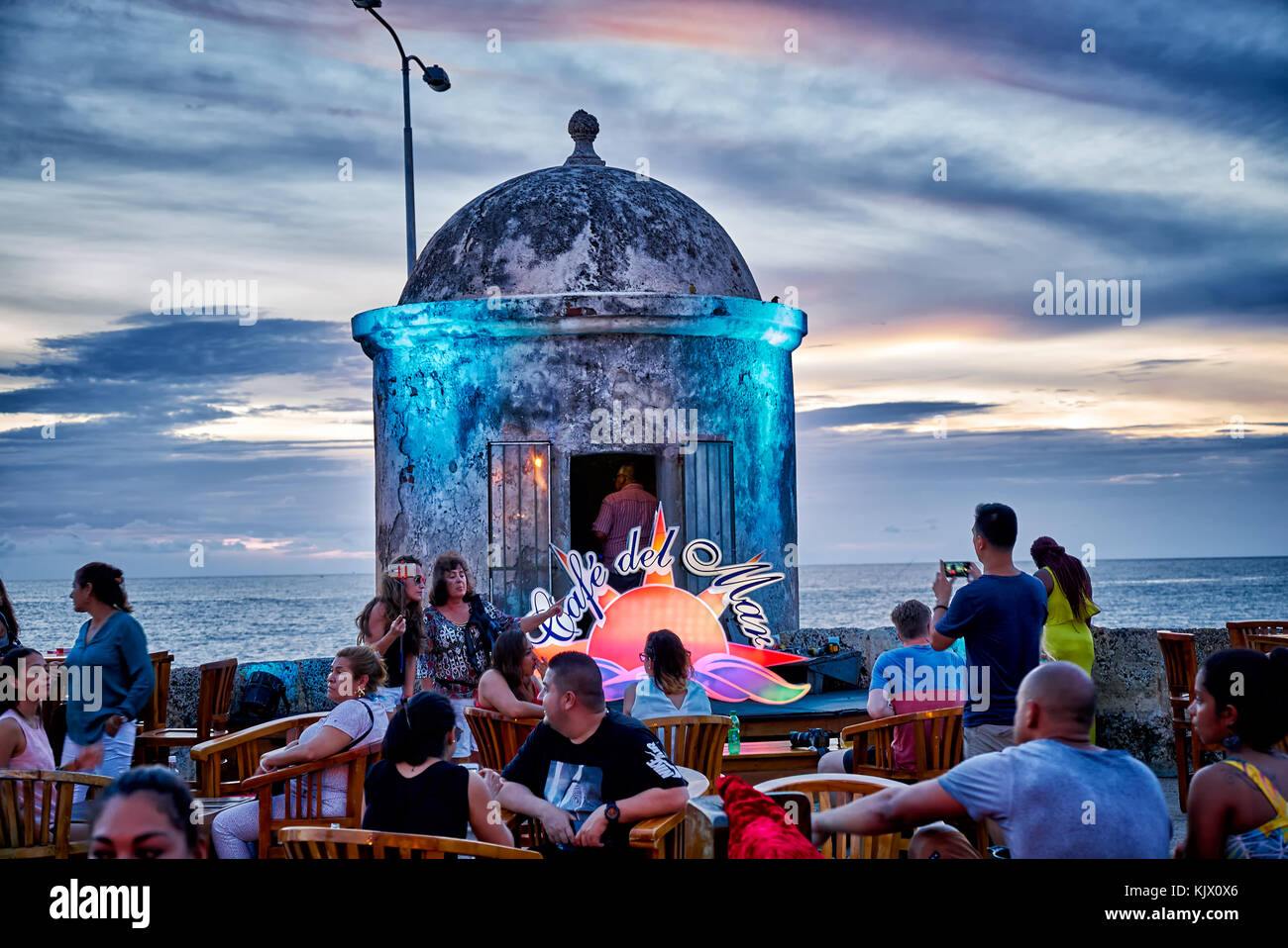 Sonnenuntergang am Cafe del Mar, Cartagena de Indias, Kolumbien, Südamerika Stockfoto