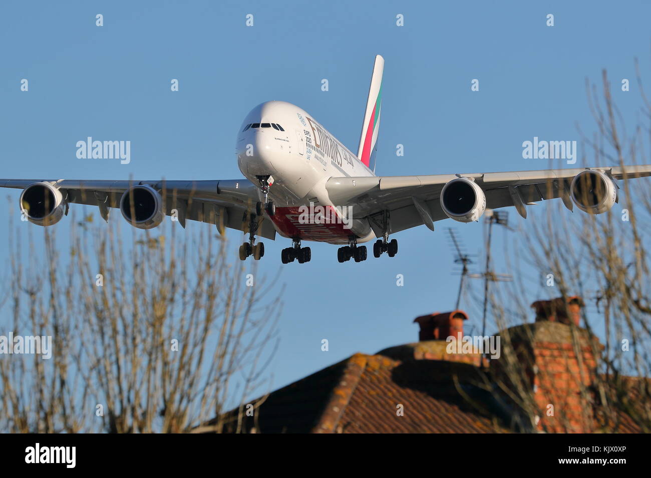 United Emirates Airbus A380 A6-EWG-Landung in London Heathrow Flughafen, Großbritannien Stockfoto