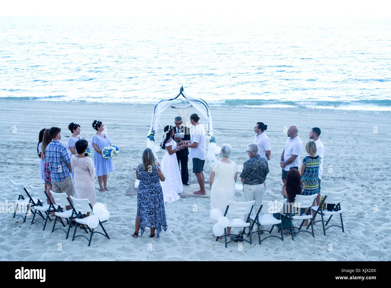 Gesamte Hochzeit Party mit Gästen, Küste, Los Barriles Baja, Kalifornien, Sur, Mexiko. Stockfoto