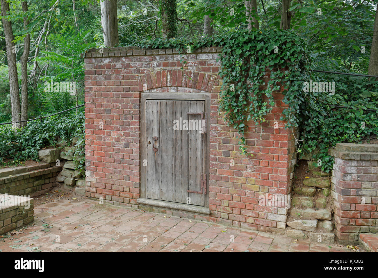 Die alten Gewölbe, wo Präsident George Washington ursprünglich beigesetzt wurde, Mount Vernon Estate, Alexandria, Virginia. Stockfoto