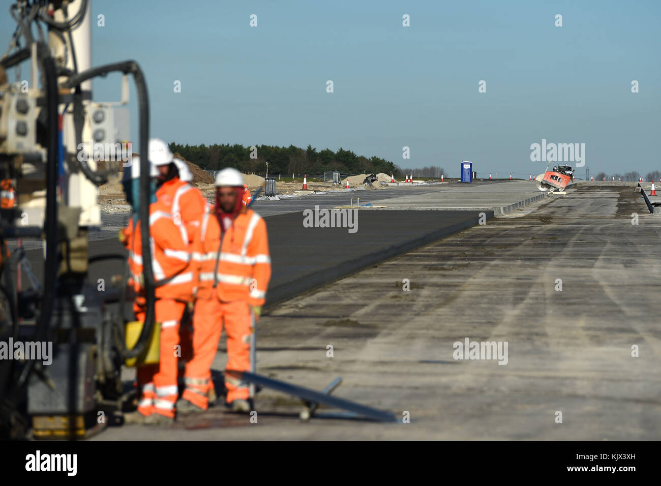 Embargoed to 0001 Montag November 27 Neue Start- und Landepads im Bau bei RAF Marham in Norfolk als Teil einer &pound;250m Sanierung vor der Ankunft der F-35 Lightning Stealth-Kampfflugzeuge im nächsten Jahr. Stockfoto