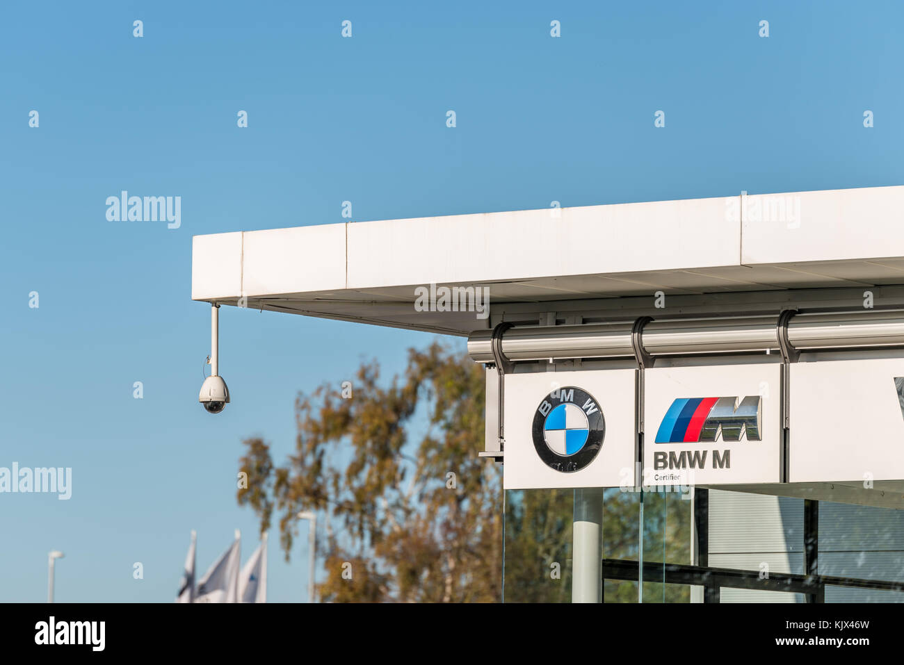 Northampton, Großbritannien - 25.Oktober 2017: Tagesansicht des BMW Logo im Stadtzentrum Stockfoto