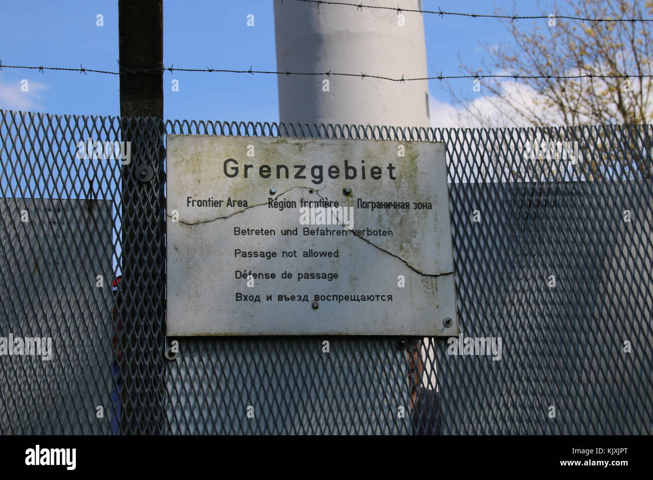 Börgerende, Deutschland - 5. Mai 2016: Warnschild. Grenzgebiet. Ehemaliges Grenzgebiet der DDR, Ostsee. Stockfoto