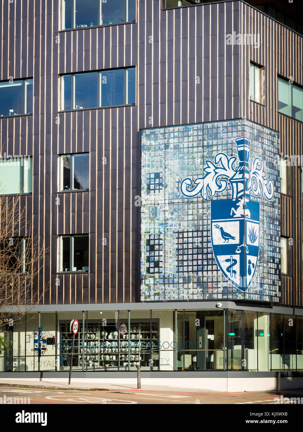 Royal Pharmaceutical Society mit Sitz in East Smithfield, East London, UK, im Jahr 2015 eröffnet, Architekt BDP Stockfoto