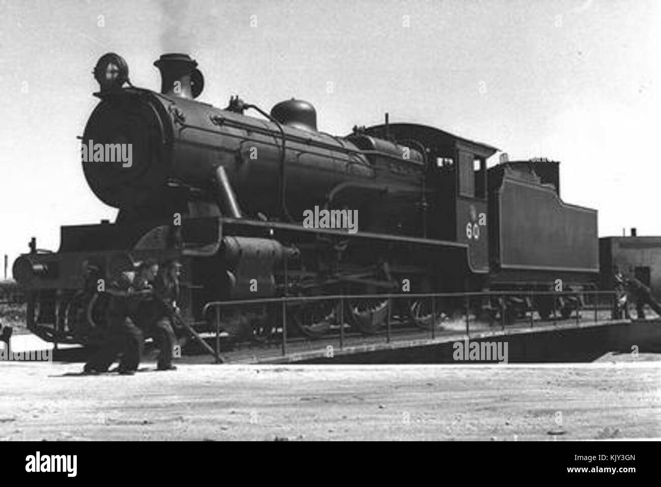 Die Lokomotive der P-Klasse der Israel Railways ist ein leistungsstarker dieselelektrischer Motor, der für den Personen- und Güterverkehr eingesetzt wird. Sie spielt eine wesentliche Rolle im Eisenbahnnetz des Landes, da sie wichtige Verbindungen zwischen den Städten bietet. Stockfoto