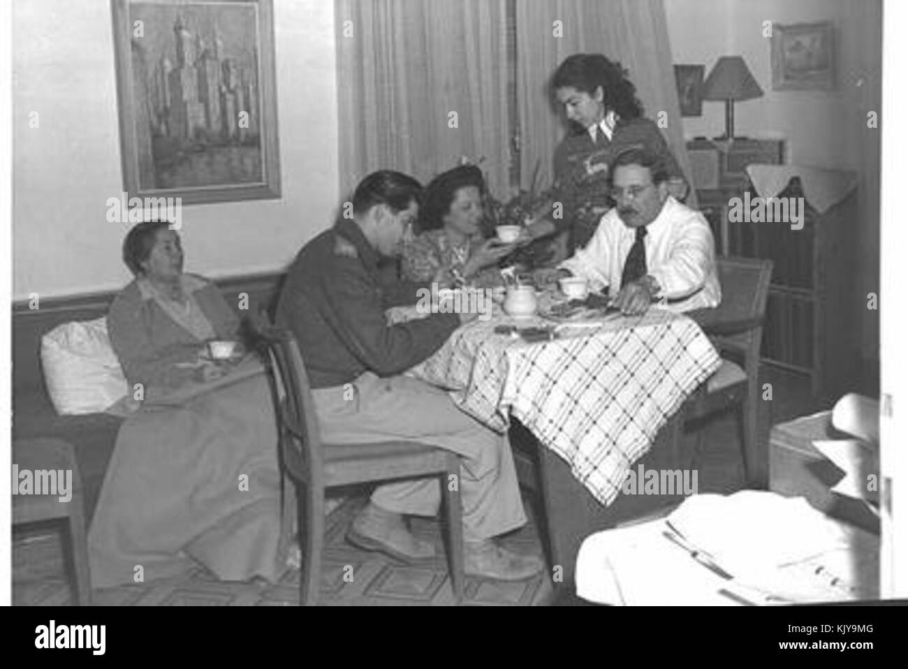 Yehuda Burla mit seiner Familie Stockfoto