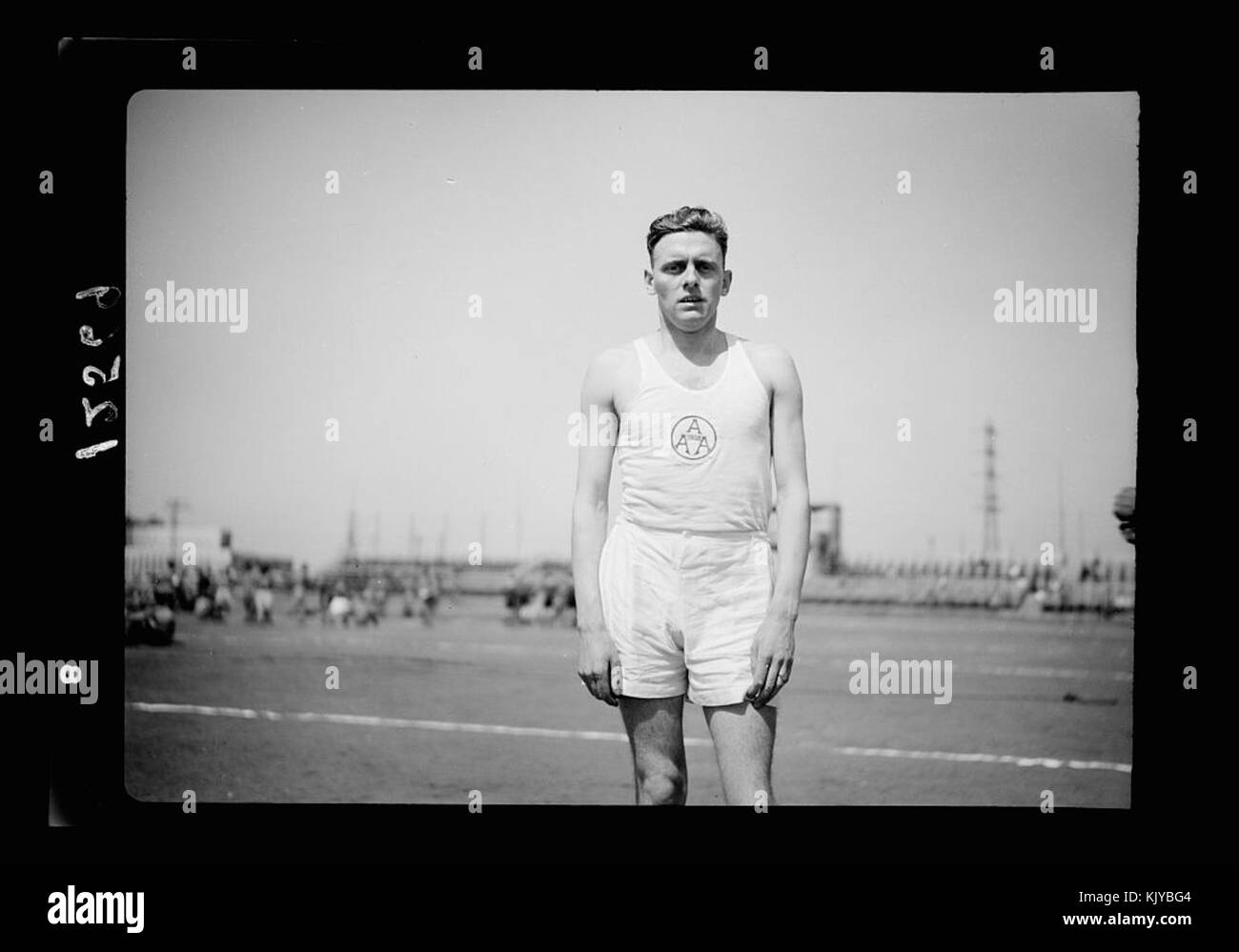 United Services athletische Konferenz in Tel Aviv Maccabiah Stadion am Samstag, den 2. Mai 1942. J.F. (D. h., J. V.) Powell, 880 yds Meisterschaft Sieger & Sieger von 800 m bei dieser Gelegenheit Stockfoto