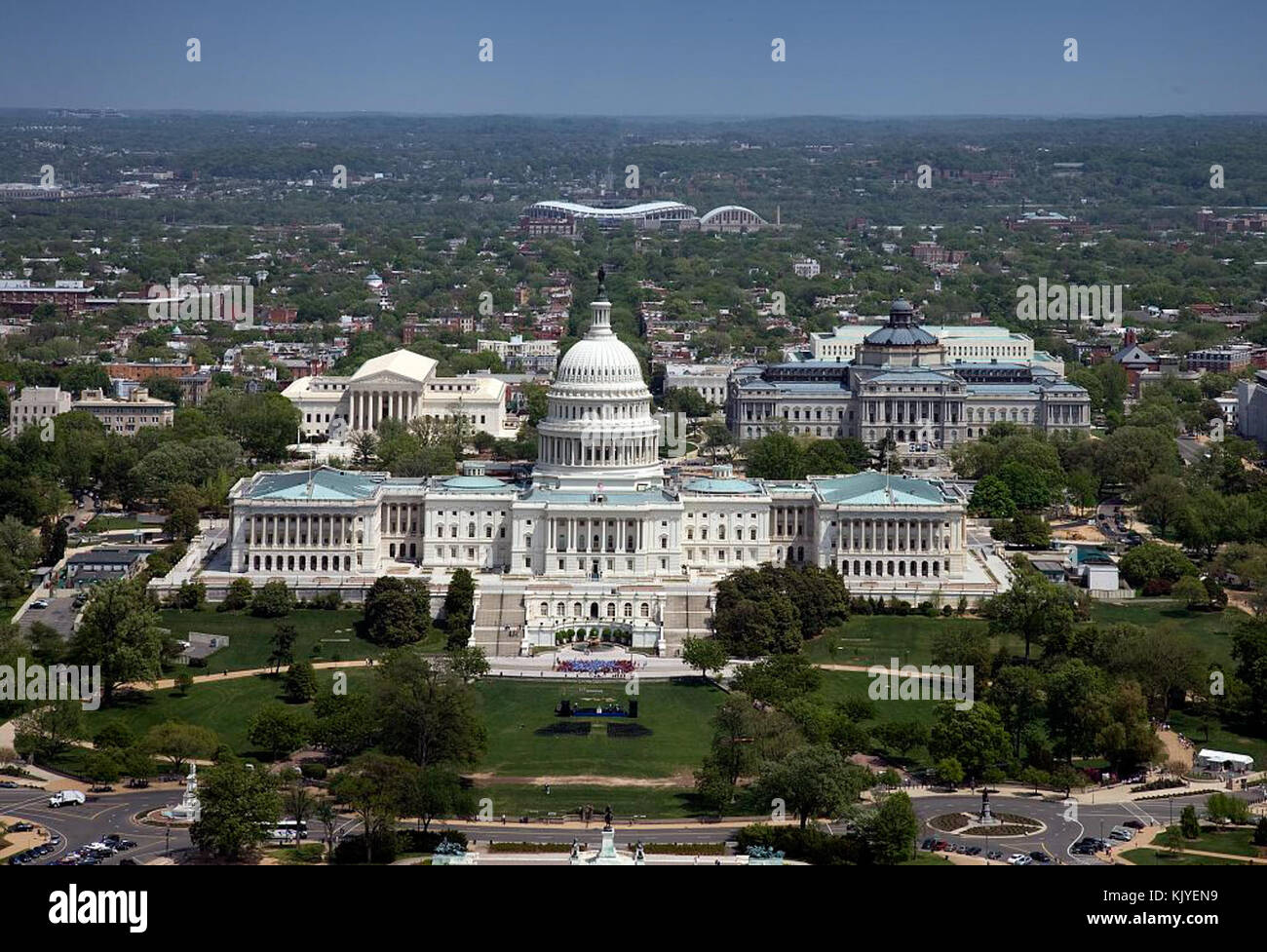 Diese aus der Vogelperspektive des Kapitols der Vereinigten Staaten in Washington, D.C., zeigt das ikonische Gebäude von oben, das die amerikanische Regierung und Demokratie symbolisiert. Stockfoto