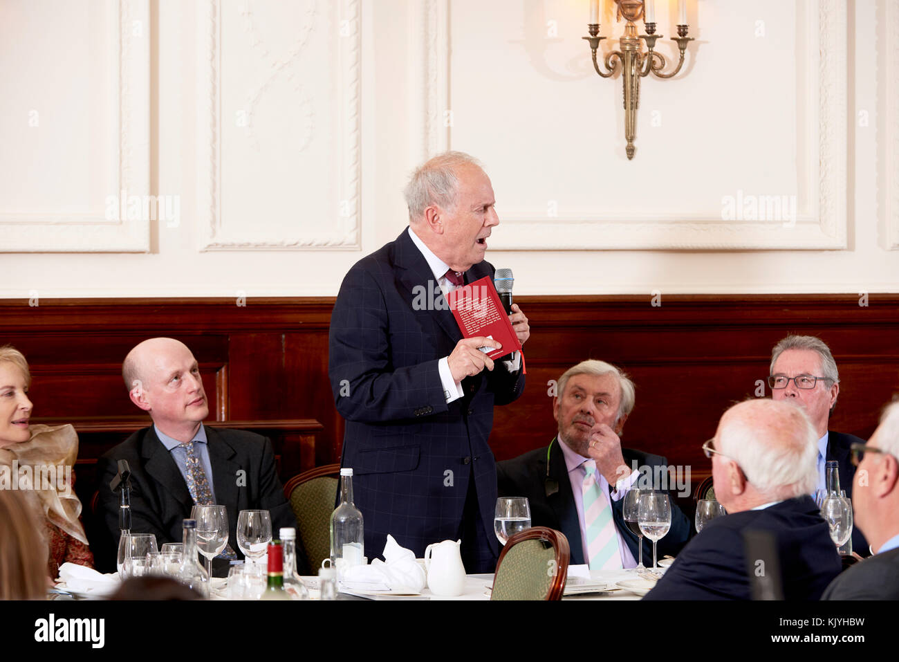 Gyles Brandreth sprechen in den Oldie literarische Mittagessen 14-11-17 Stockfoto