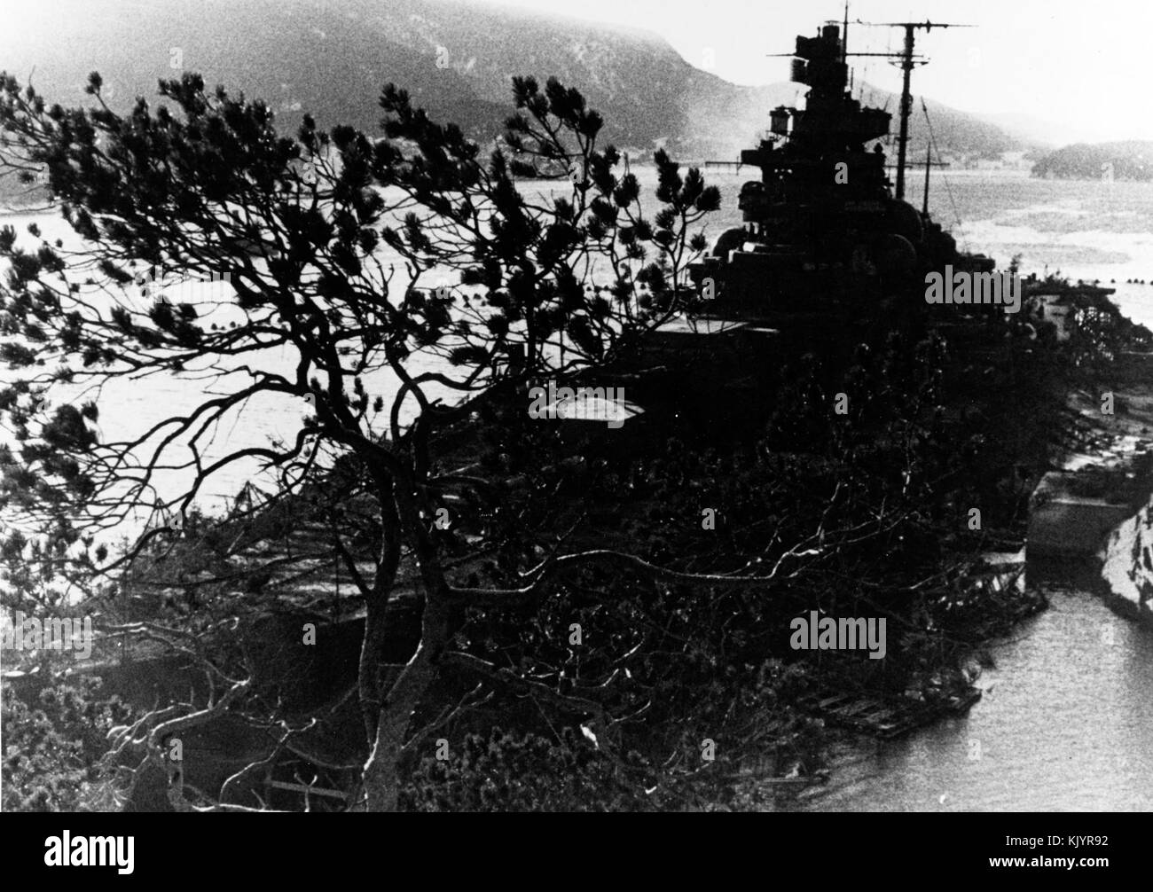 Acorazado Tirpitz camuflado en Noruega Stockfoto