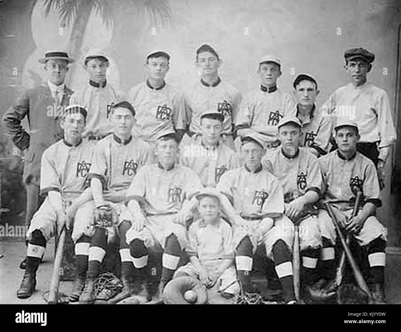 Ein Foto des Allentown Peanuts Baseball Clubs von 1898, das das Team in ihren Uniformen fängt und die Anfänge des Baseballs und der lokalen Sportgeschichte beleuchtet. Stockfoto