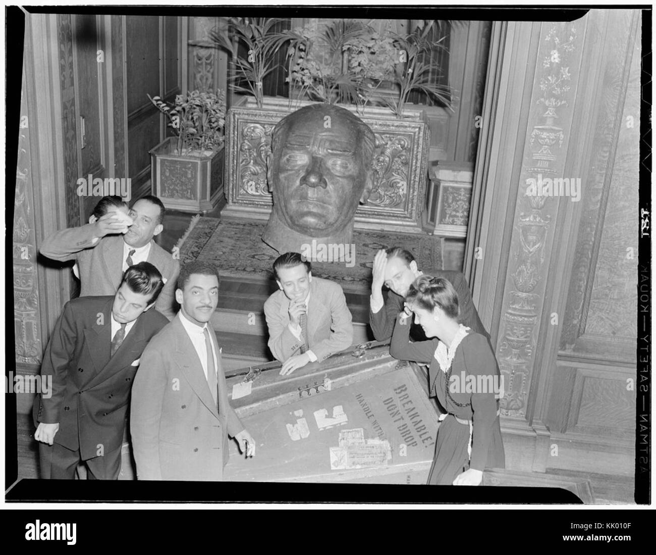 (Porträt von Henry Allen, Joe Marsala, Teddy Wilson, M. Nesuhi Ertegun Ahmet Ertegun, und Adele Girard, Türkische Botschaft, Washington, D.C., und zwischen 1938 und 1948) (LOC) (4976461725) Stockfoto