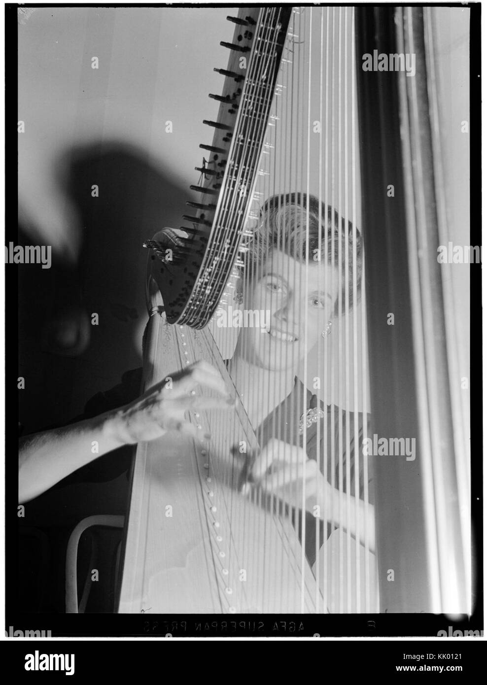 (Porträt von Adele Girard, Türkische Botschaft, Washington, D.C., Ca. Februar 1942) (LOC) (4976472955) Stockfoto