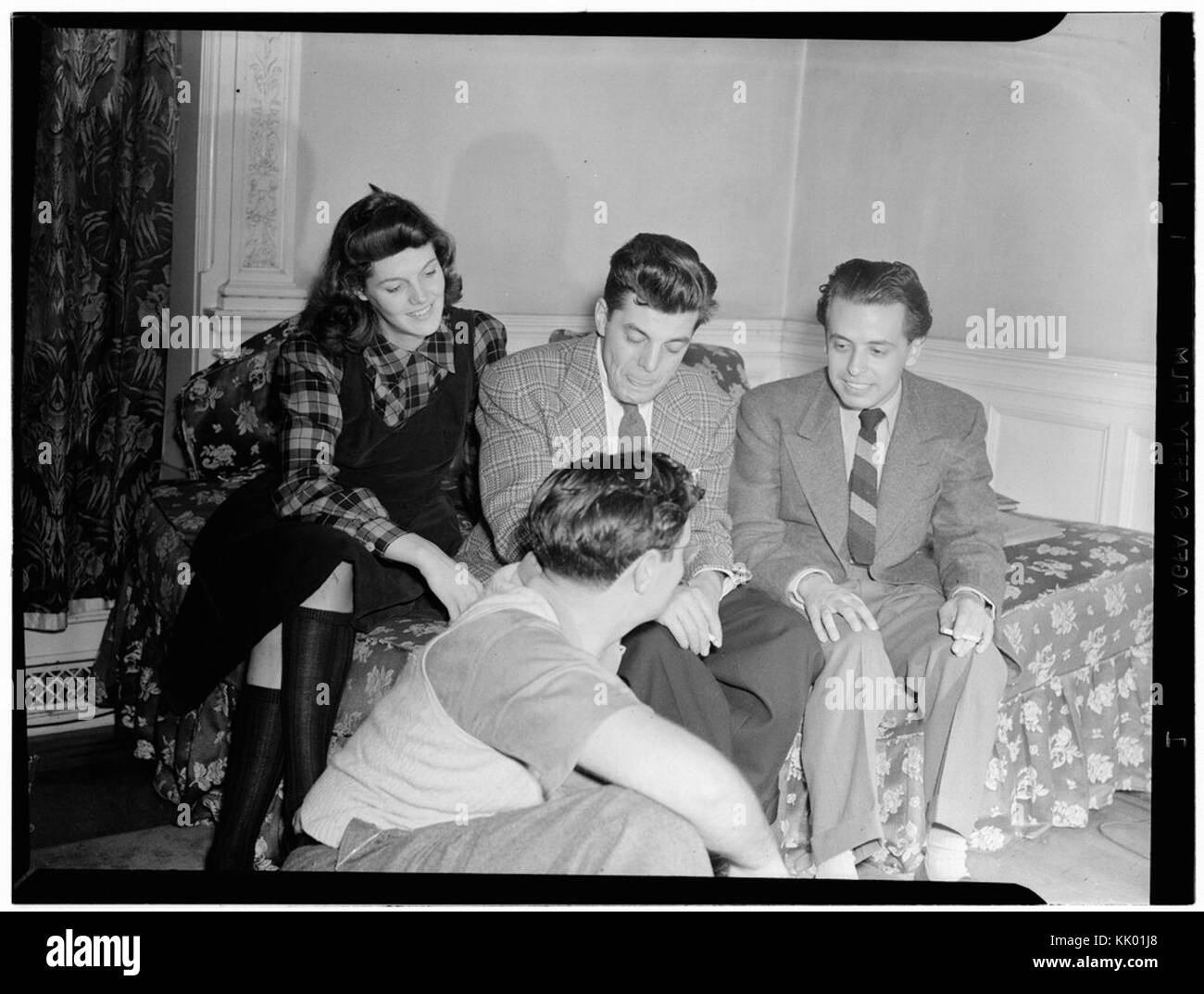 (Porträt von Adele Girard, Joe Marsala, Nesuhi Ertegun, William P., Türkische Botschaft, Washington, D.C., Ca. 1940) (LOC) (5269524820) Stockfoto