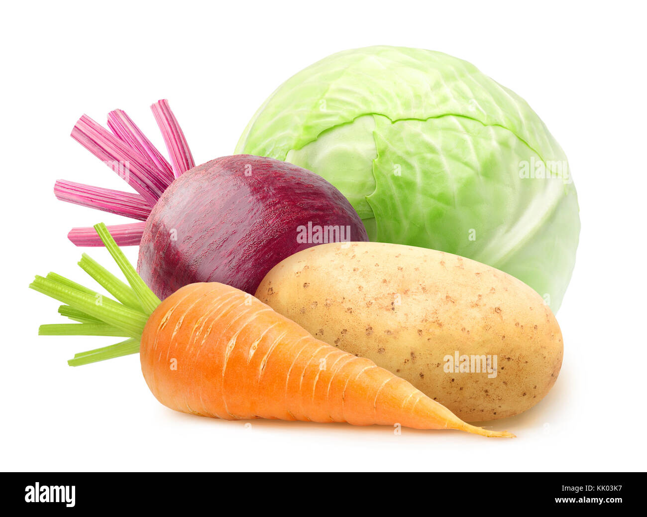 Isolierte Gemüse. rohe Karotten, Kartoffeln, Rüben und Kohl auf weißem Hintergrund mit Freistellungspfad isoliert Stockfoto