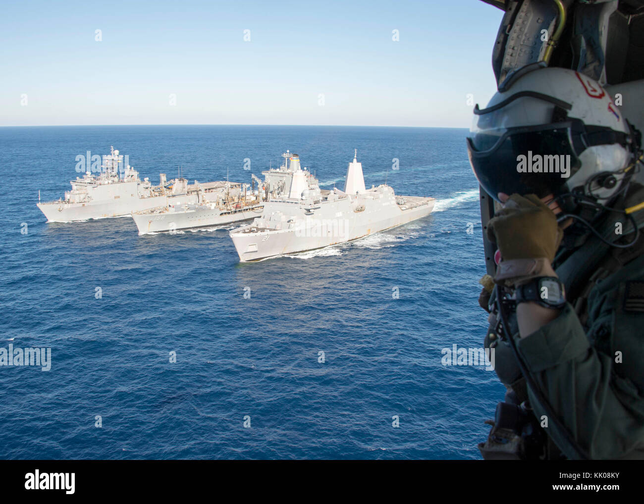 Die amphibische Landung dock Schiff USS Oak Hill (LSD 51), links, und die amphibious Transport dock Schiff USS New York (LPD Stockfoto