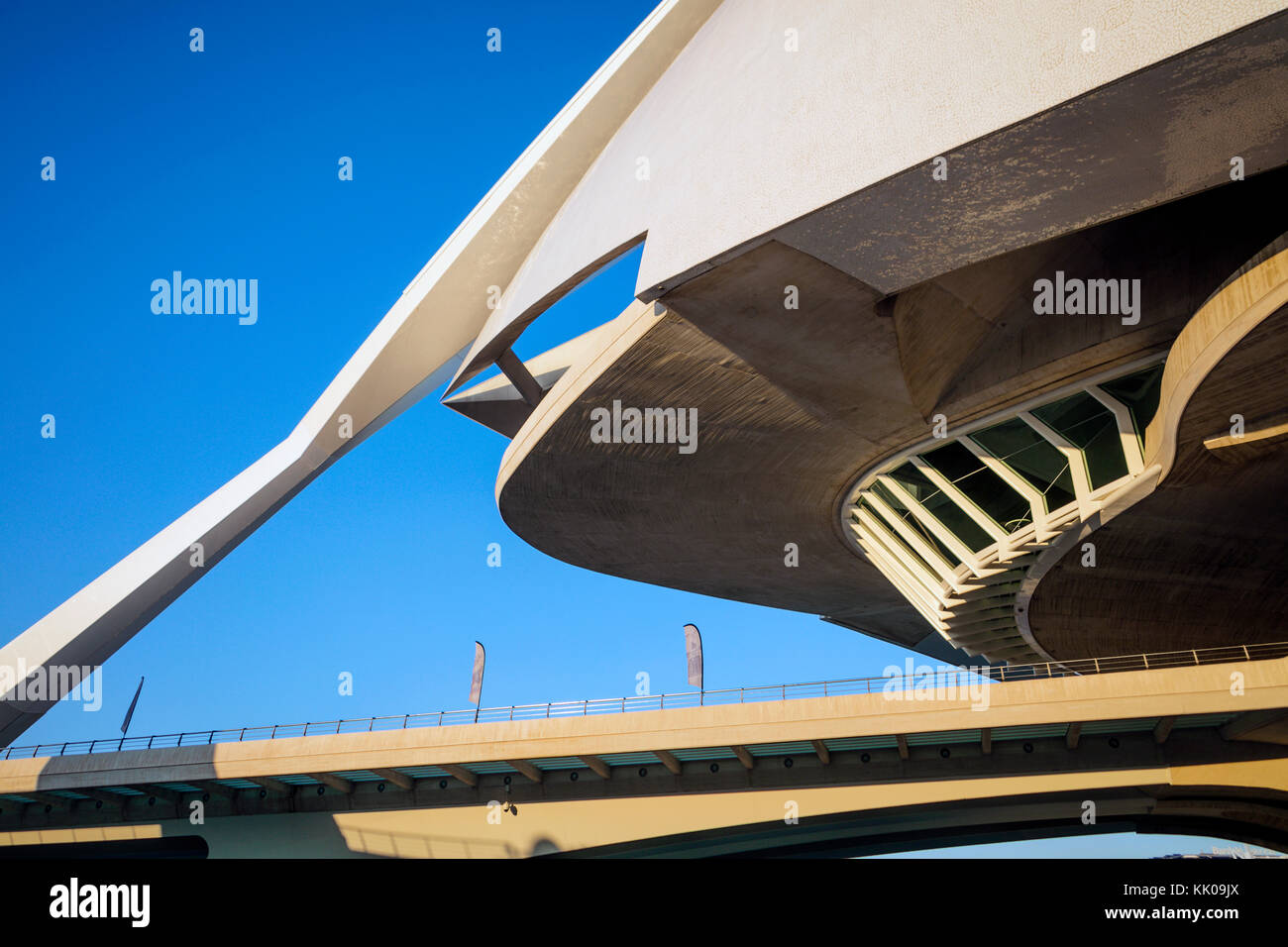 Brücke zum Opernhaus (el Palau de les Arts Reina Sofia), Stadt der Kunst und Wissenschaft, Valencia, Spanien Stockfoto