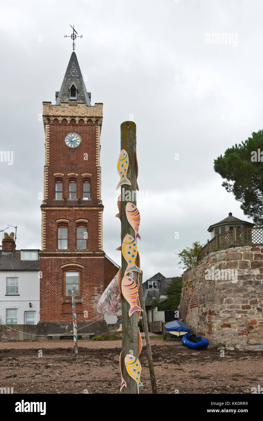 Die nationalen Vertrauensstellungen Peters Tower, einem italienischen Riverfront brick Clock Tower in Lympstone auf dem River Exe in Devon. Teil der Exe estuary Trail Stockfoto