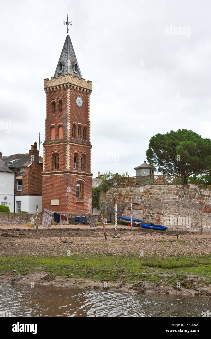 Die nationalen Vertrauensstellungen Peters Tower, einem italienischen Riverfront brick Clock Tower in Lympstone auf dem River Exe in Devon. Teil der Exe estuary Trail Stockfoto