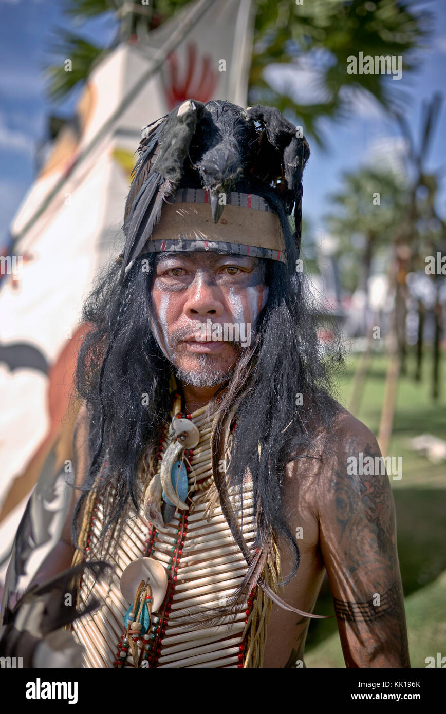 Schauspieler gekleidet als Native American Indian, Thailand, Südostasien Stockfoto