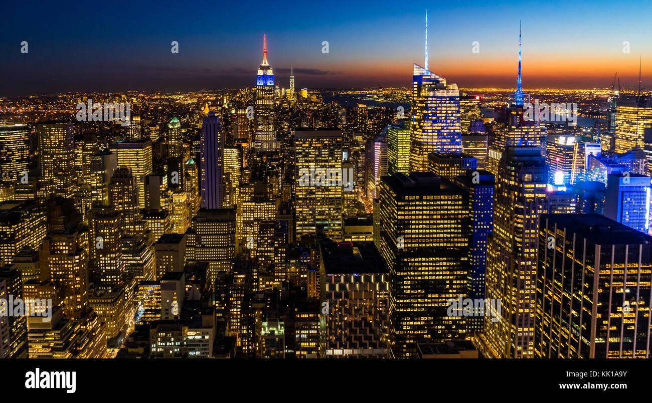 Foto in New York USA übernommen, August 2017: New York Skyline Skyline Manhattan Empire State Building von der Spitze des Felsens Sonnenuntergang Stockfoto