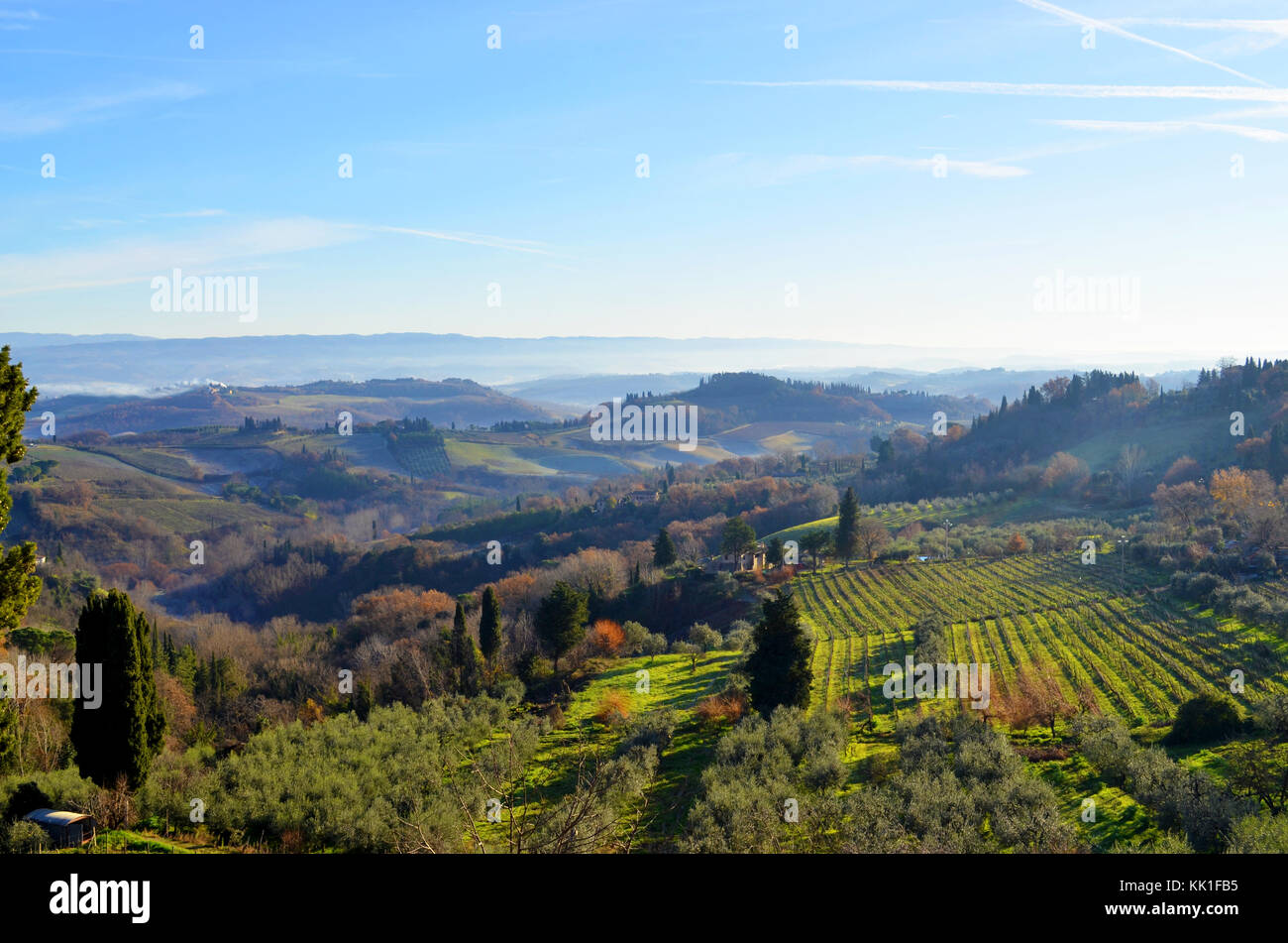 Landschaft Blick auf San Gimignano in der Provinz Siena in der Toskana. Landschaft der mittelalterlichen Stadt südwestlich von Florenz, Italien. Stockfoto