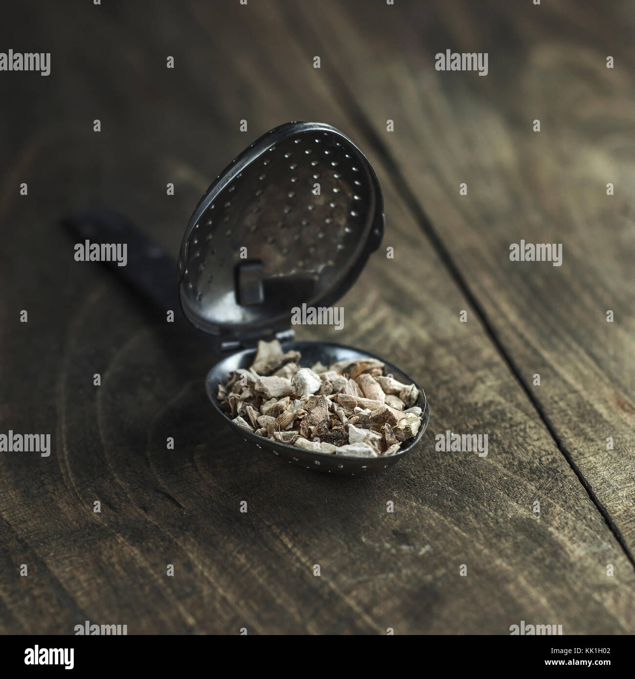 Acorus calamus.Traditionelle chinesische Medizin in Kaffee Löffel Stockfoto