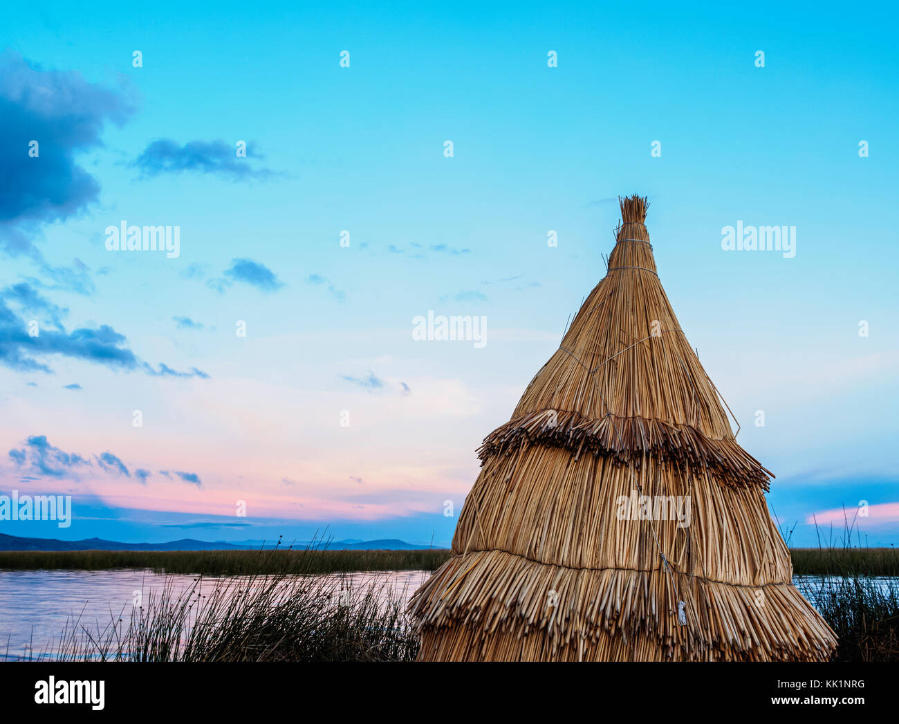 Uros schwimmende Insel, Titicacasee, Puno, Peru Stockfoto