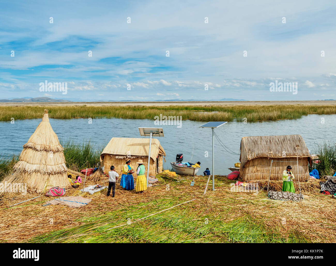 Uros schwimmende Insel, Titicacasee, Puno, Peru Stockfoto