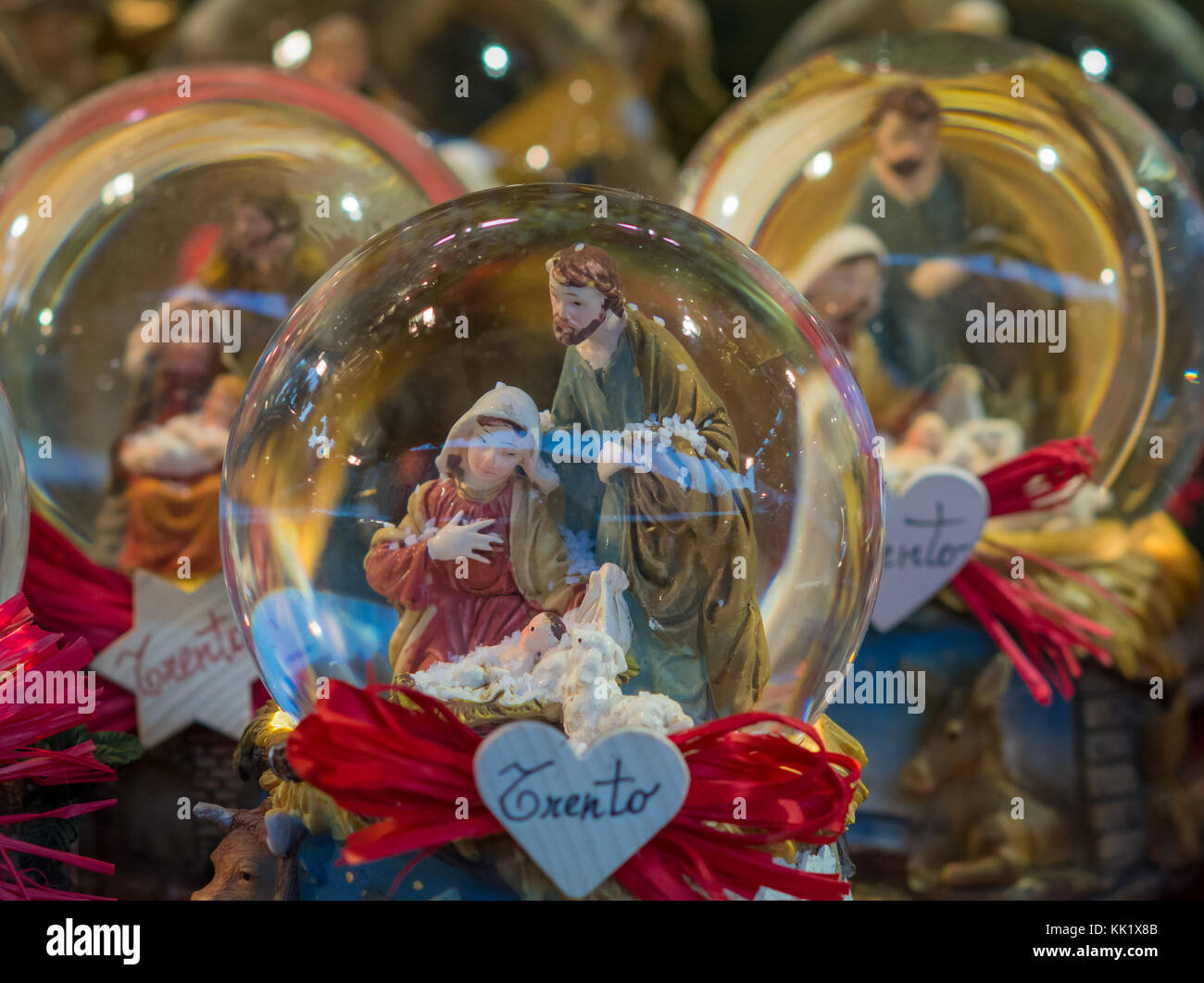 Weihnachtsmarkt Souvenir, Trentino Alto Adige, Norditalien. Trient Weihnachten, selektiven Fokus Stockfoto