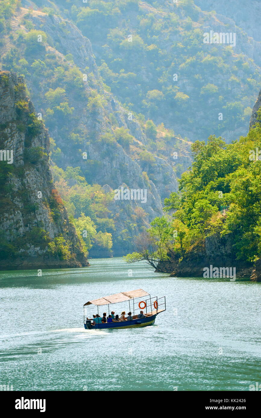 Drehzahl Motor Boot auf dem See, Matka Canyon, Mazedonien Stockfoto