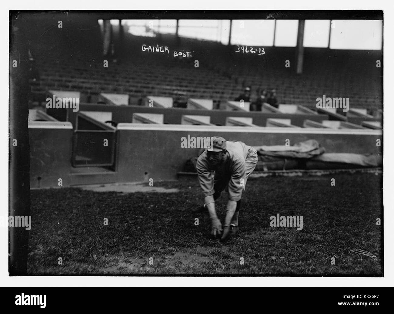 Dieses Bild zeigt Del Gainer, einen Baseballspieler, der mit Boston AL in Verbindung gebracht wurde und einen historischen Einblick in den Baseball im frühen 20. Jahrhundert bietet. Stockfoto