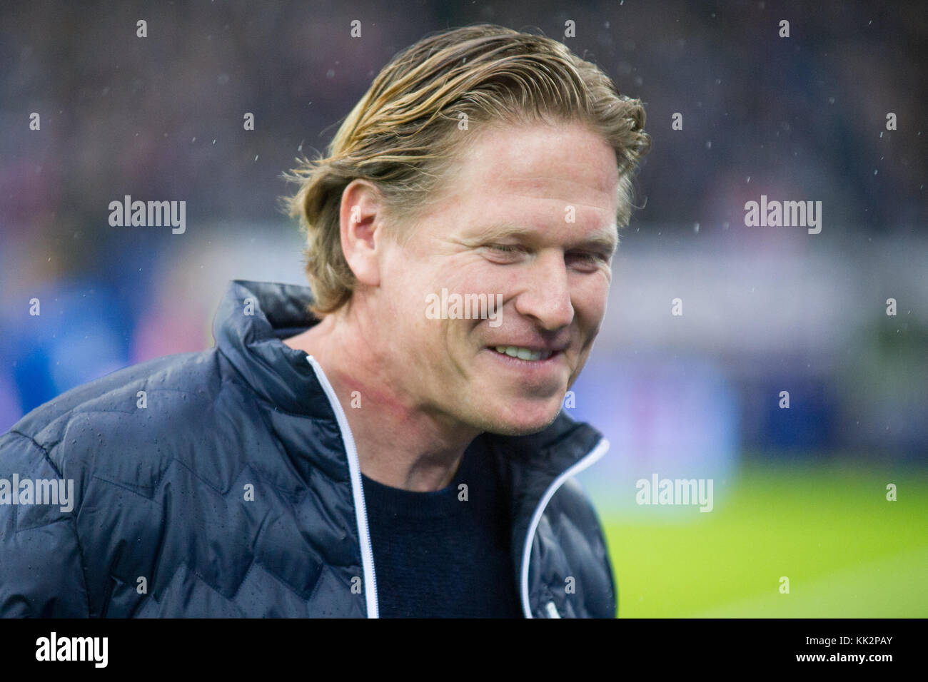 Trainer Markus gisdol (hh), laughsd, l chelnd, l cheln, l chelnd, lacht, Fussball 1. Fussballbundesliga, 13. Spieltag, HSV Hamburg Hamburg (hh) - TSG 1899 Hoffenheim (1899) 3:0, am 26.11.2017 in Hamburg/Deutschland. | Verwendung weltweit Stockfoto