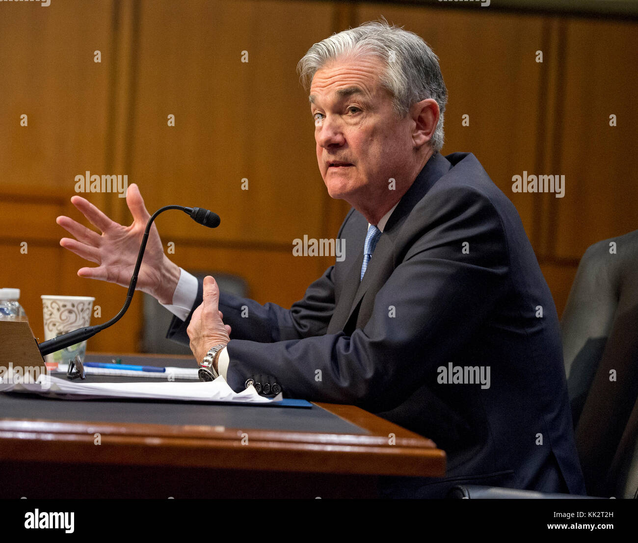 Jerome H. Powell gibt vor dem United States Senate Committee on Banking, Housing und Urban Affairs am Dienstag, den 28. November 2017, seine Nominierung als Vorsitzender des Gouverneursrates des Federal Reserve System auf dem Kapitol Hill in Washington, DC bekannt. Kredit: Ron Sachs/CNP /MediaPunch Stockfoto