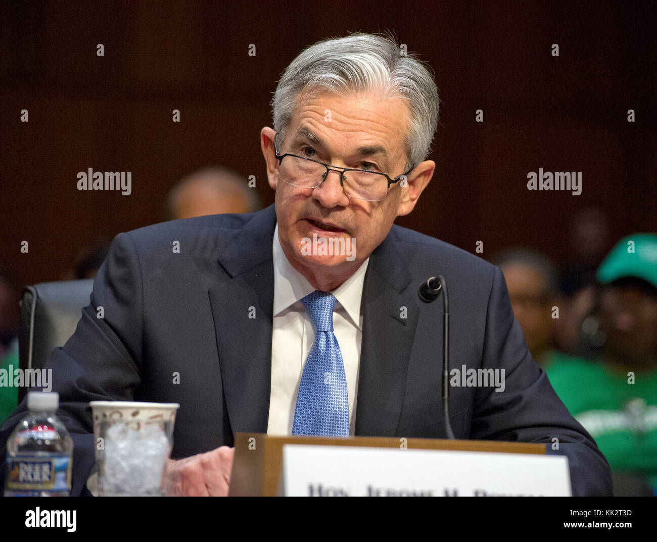 Jerome H. Powell gibt vor dem United States Senate Committee on Banking, Housing und Urban Affairs am Dienstag, den 28. November 2017, seine Nominierung als Vorsitzender des Gouverneursrates des Federal Reserve System auf dem Kapitol Hill in Washington, DC bekannt. Kredit: Ron Sachs/CNP /MediaPunch Stockfoto