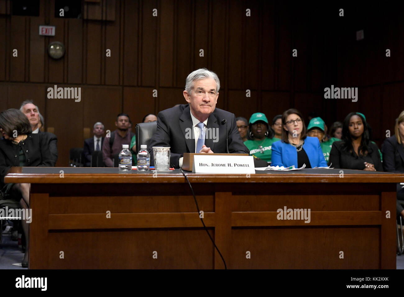 Jerome H. Powell gibt vor dem United States Senate Committee on Banking, Housing und Urban Affairs am Dienstag, den 28. November 2017, seine Nominierung als Vorsitzender des Gouverneursrates des Federal Reserve System auf dem Kapitol Hill in Washington, DC bekannt. Kredit: Ron Sachs/CNP /MediaPunch Stockfoto