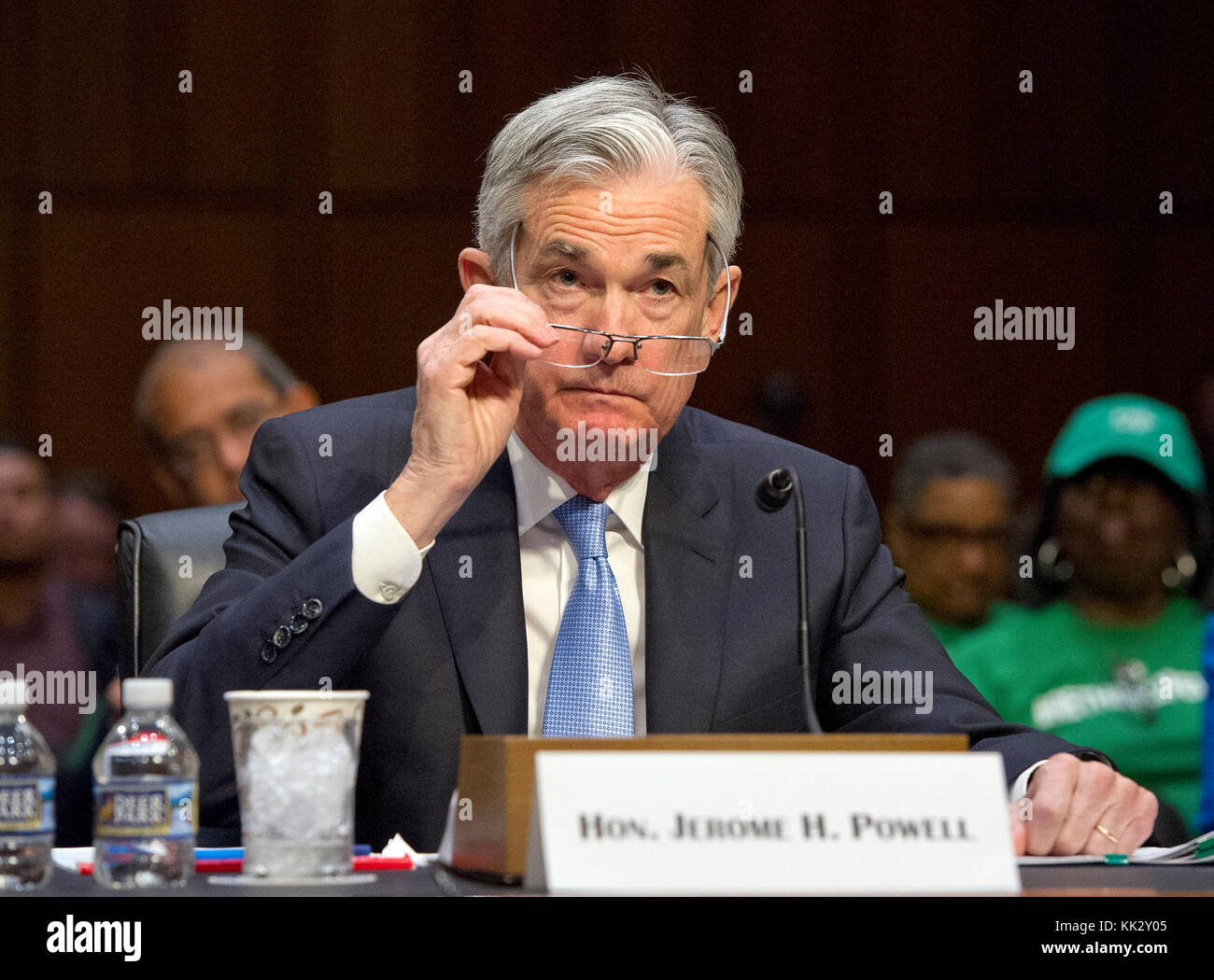 Jerome H. Powell gibt vor dem United States Senate Committee on Banking, Housing und Urban Affairs am Dienstag, den 28. November 2017, seine Nominierung als Vorsitzender des Gouverneursrates des Federal Reserve System auf dem Kapitol Hill in Washington, DC bekannt. Kredit: Ron Sachs/CNP /MediaPunch Stockfoto