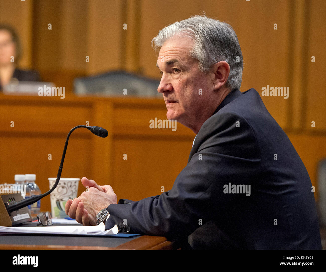 Jerome H. Powell gibt vor dem United States Senate Committee on Banking, Housing und Urban Affairs am Dienstag, den 28. November 2017, seine Nominierung als Vorsitzender des Gouverneursrates des Federal Reserve System auf dem Kapitol Hill in Washington, DC bekannt. Kredit: Ron Sachs/CNP /MediaPunch Stockfoto