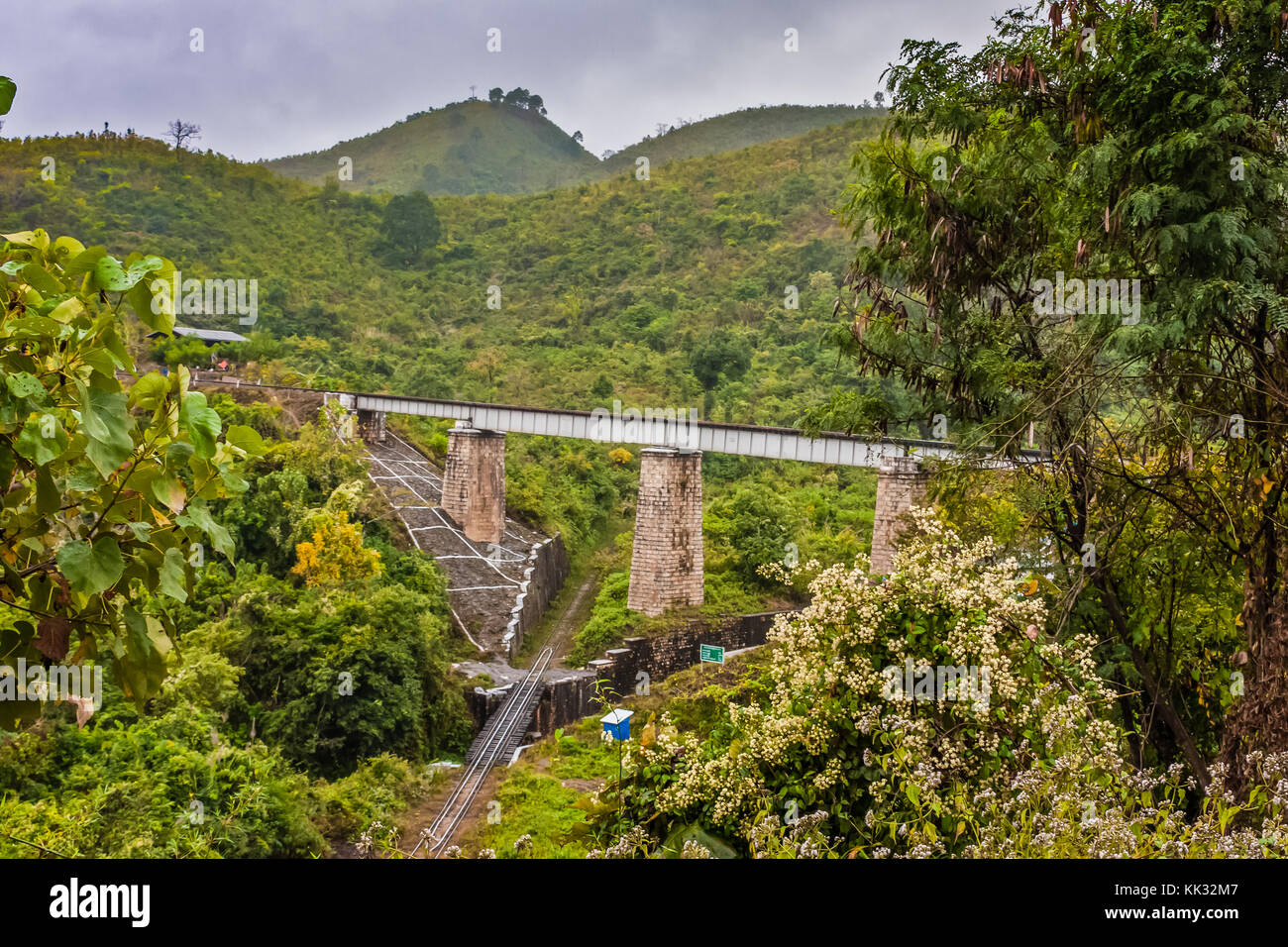 Eine Eisenbahnbrücke in der Nähe von Shwenyaung, Shan Staat, Myanmar Stockfoto