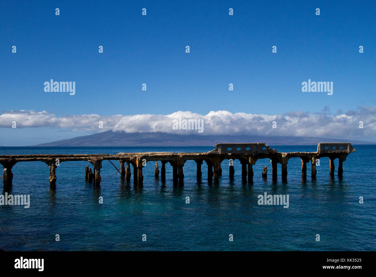 Tagsüber im Mala Hafen auf Maui mit Blick auf Lanai. Stockfoto