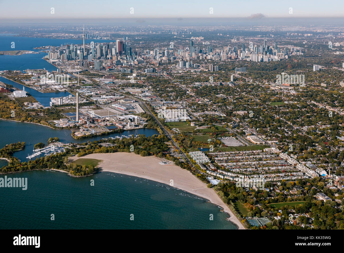 Luftaufnahme von Toronto von Woodbine Strand. Stockfoto