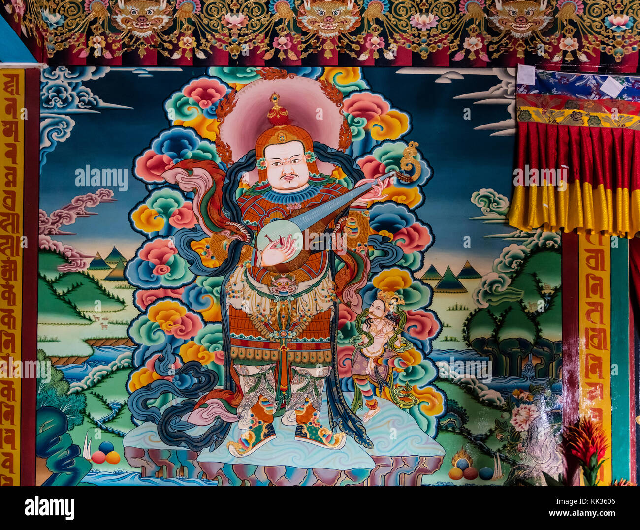 Wandgemälde der tibetischen buddhistischen gaurdianischen Gottheit der östlichen DHRITARASHTRA im HEMIS-KLOSTER, gegründet 1672 v. Chr. - LEH-TAL, LADAKH Stockfoto