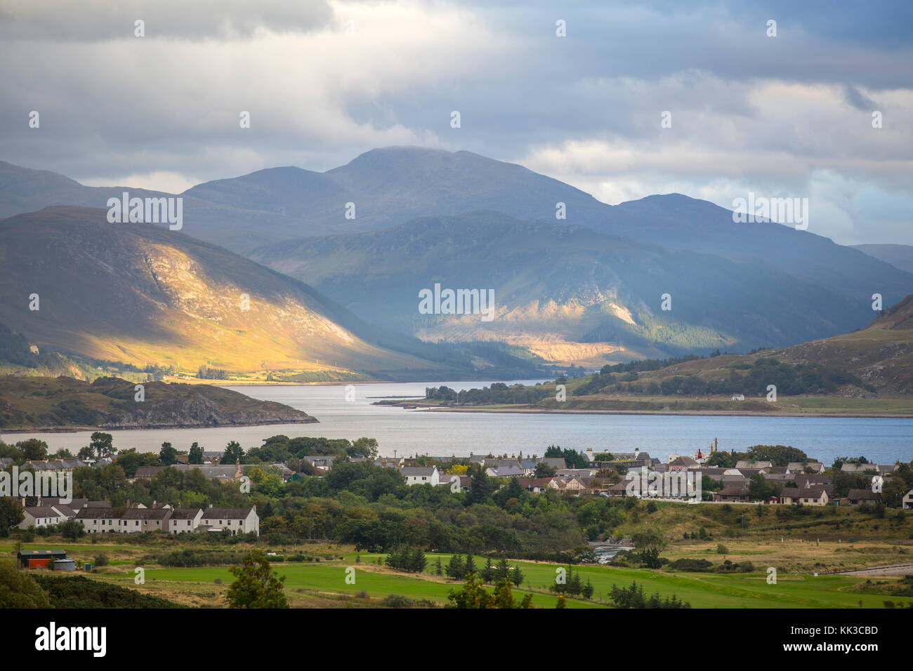 Die Stadt Ullapool ist ein beliebtes Reiseziel für Touristen an der Nordküste 500 Route in den Highlands von Schottland. Stockfoto