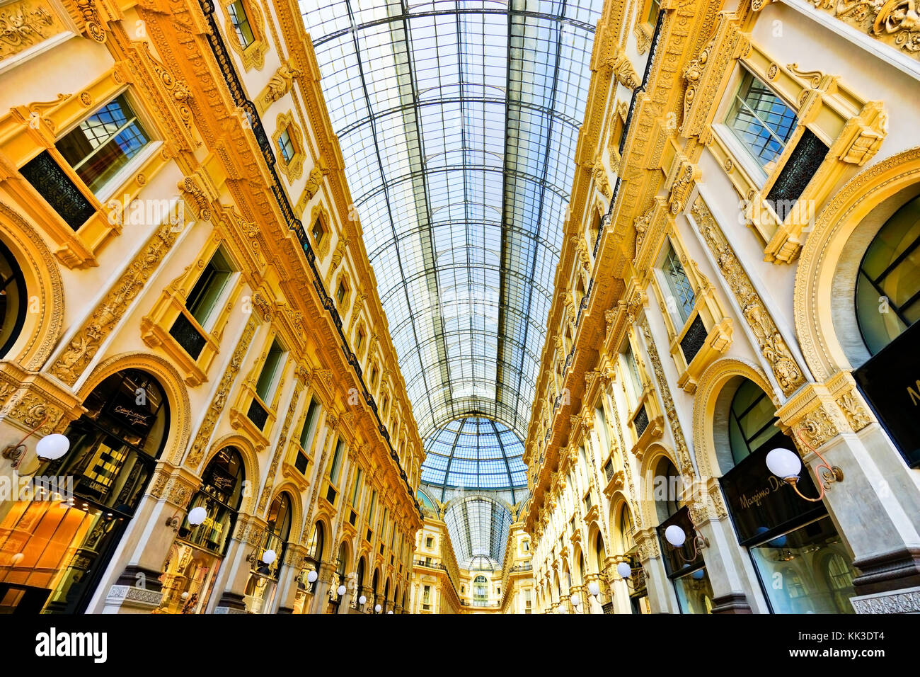 Blick auf die Galleria Vittorio Emanuele II in Mailand am 7. September 2016. Die Arkade ist eines der ältesten Einkaufszentren der Welt. Stockfoto