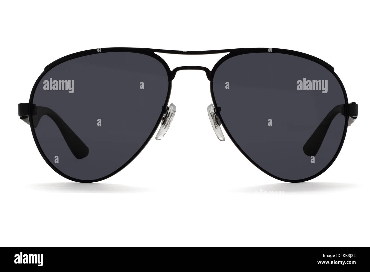 Modische schwarze Sonnenbrille auf weißem Hintergrund Stockfoto