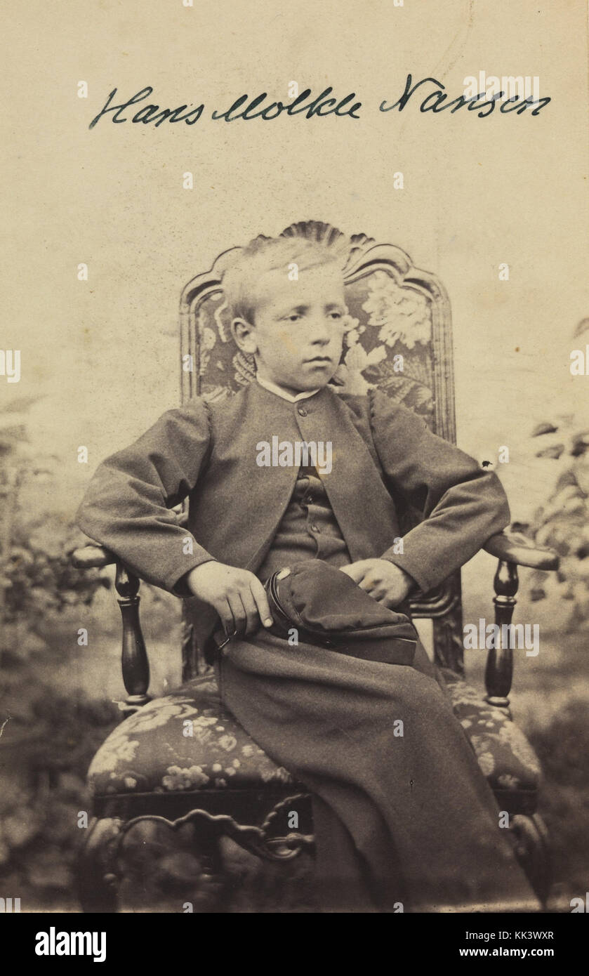 Diese Referenz identifiziert wahrscheinlich ein bestimmtes Objekt oder Dokument in einem Katalog und konzentriert sich dabei auf ein nummeriertes Element oder einen Eintrag mit eindeutigen Merkmalen zur Identifizierung in einem Archiv oder einer Sammlung. Stockfoto